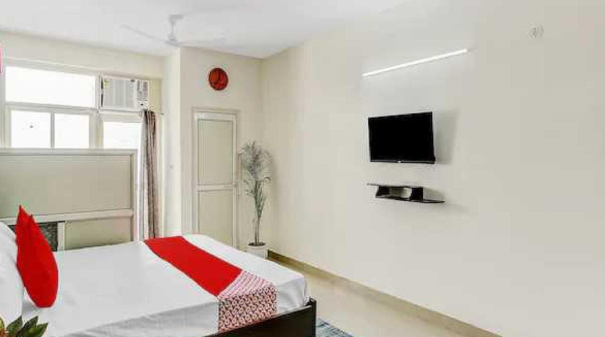 Hotel O Krishna Orchid Near Noida Sector 81 Metro Station Ngoại thất bức ảnh
