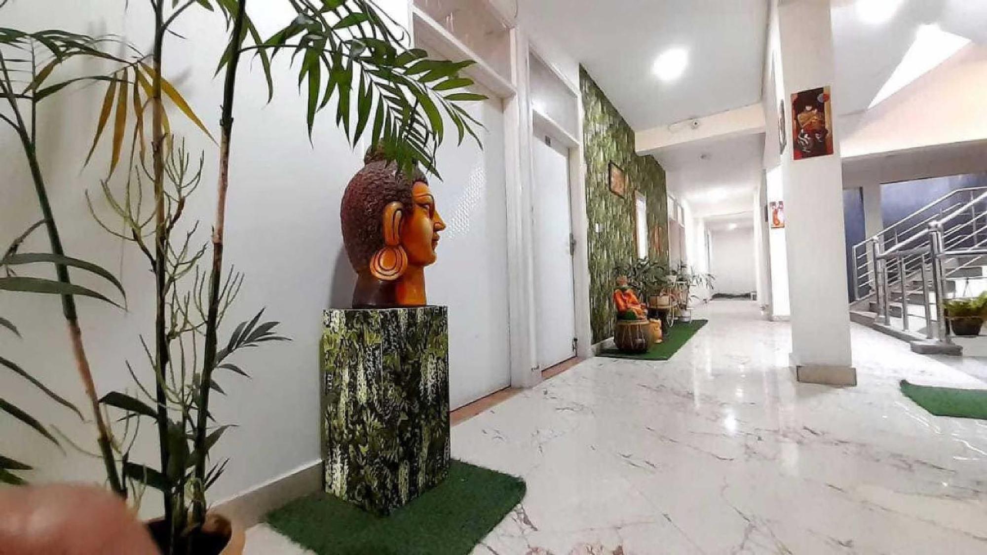 Hotel O Krishna Orchid Near Noida Sector 81 Metro Station Ngoại thất bức ảnh